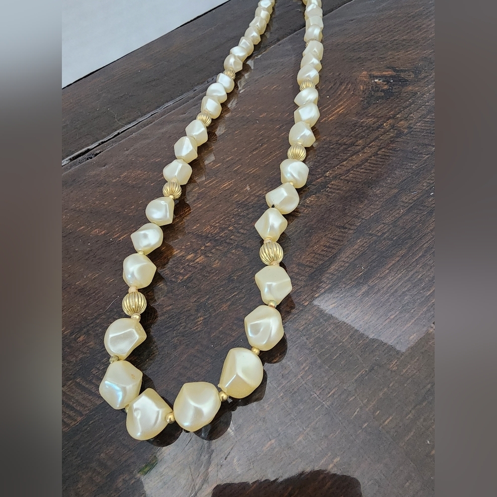 SE19 Elegant Cream and Gold Beaded Necklace